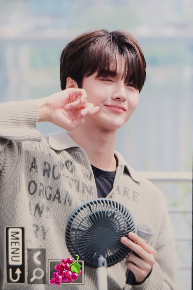 podo_0709's tweet photo. 240426 버스킹
오랜만이양➰➰

#DRIPPIN #드리핀 #CHAJUNHO #차준호 https://t.co/EzqF95Uy8c