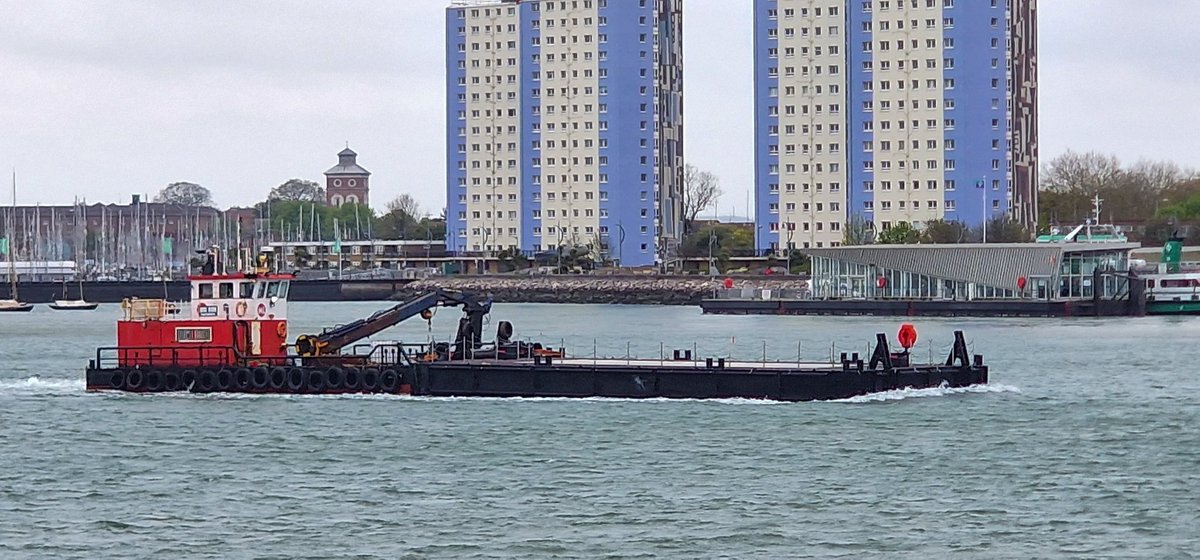 Work boat Big Ron returns the QE barge to Portsmouth after maintenance. @NavyLookout