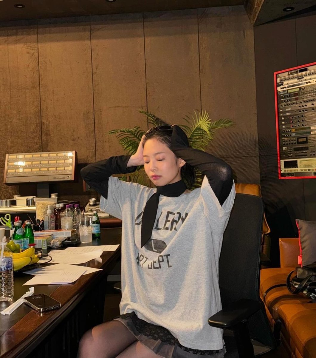 jnkoopsies's tweet photo. J in studio https://t.co/j10h6MOuaH