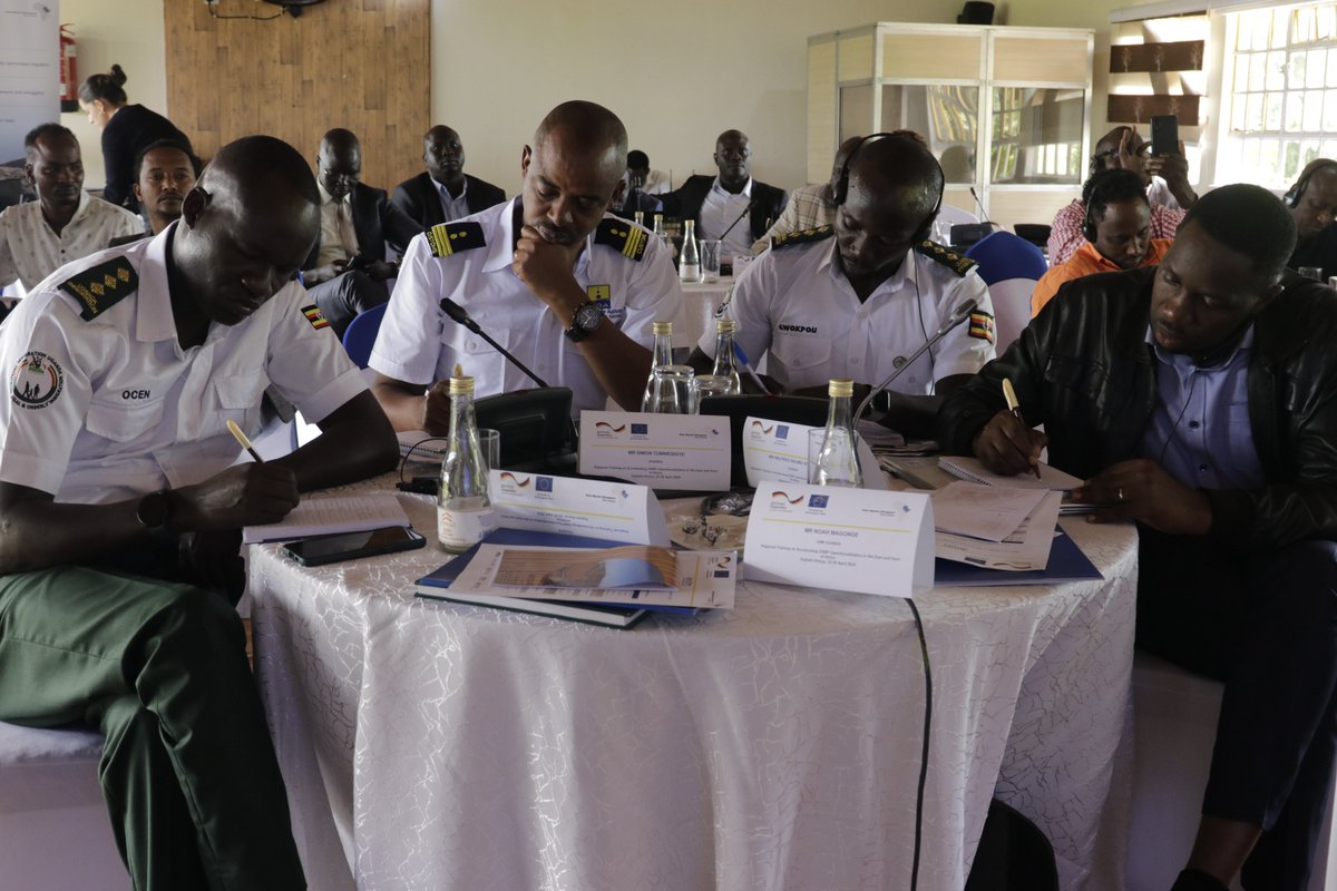 To boost regional integration, trade & migrant protection, IOM, under the @EU_Partnerships & @BMZ_Bund funded BMM programme, trains border officials from 🇩🇯 🇪🇹 🇰🇪🇸🇴 🇸🇸🇺🇬on operationalizing One-Stop Border Posts & its role in advancing integration, development, & human rights.