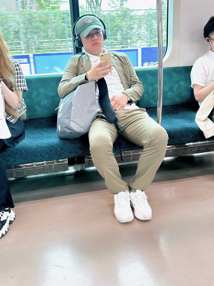 mans_preading's tweet photo. 膝に荷物乗せると死ぬらしい
やはりブスほど迷惑

 #埼京線
 #マンスプレッディング 
 #Manspreading
 #迷惑行為
 #クソダサ https://t.co/XHjAoWKTO4