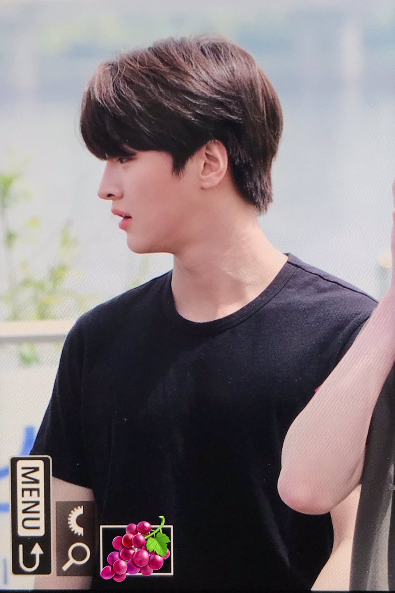 podo_0709's tweet photo. 240426 버스킹
여름이었다 🫣

#DRIPPIN #드리핀 #CHAJUNHO #차준호 https://t.co/qb0aYiz6jO