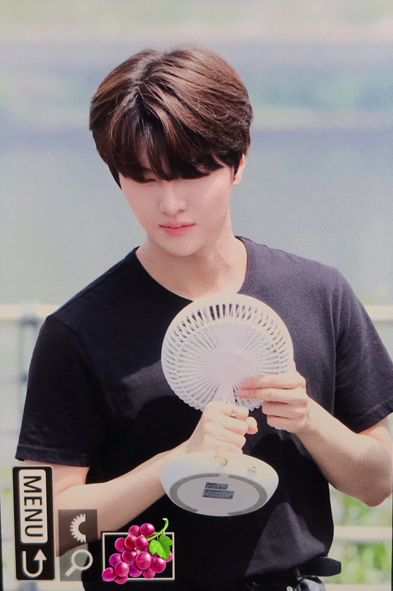 podo_0709's tweet photo. 240426 버스킹
여름이었다 🫣

#DRIPPIN #드리핀 #CHAJUNHO #차준호 https://t.co/qb0aYiz6jO