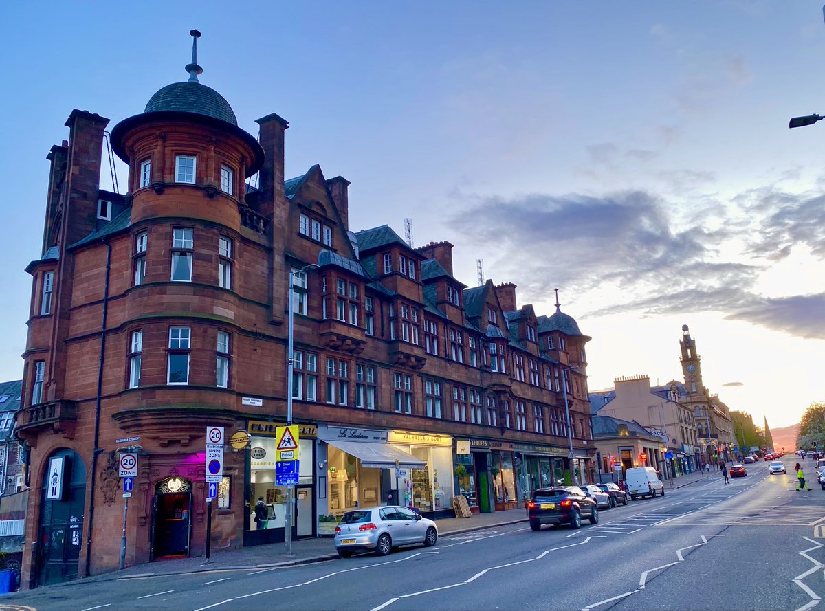 #MomentsOfBeauty in #Glasgow: Finished my talk last night and walked out into a glorious West Coast of Scotland sunset with James Miller’s red sandstone Caledonian Mansions - one of Scotland’s finest tenements - glowing in the gloaming. Definitely feels like Spring now 🌱🥰👍!