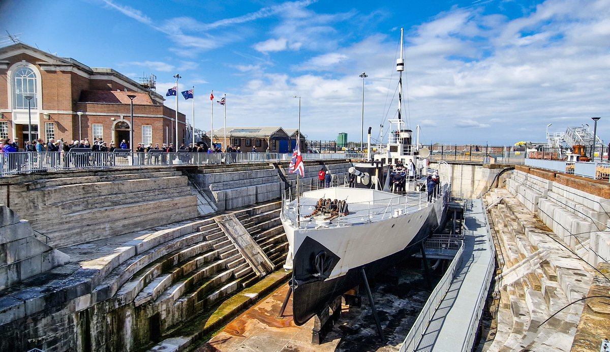 Anzac Day - Service of Remembrance this morning at the M33 in Portsmouth @NavyLookout @NatHistShips @PHDockyard @NatMuseumRN @visitportsmouth @WarshipsIFR