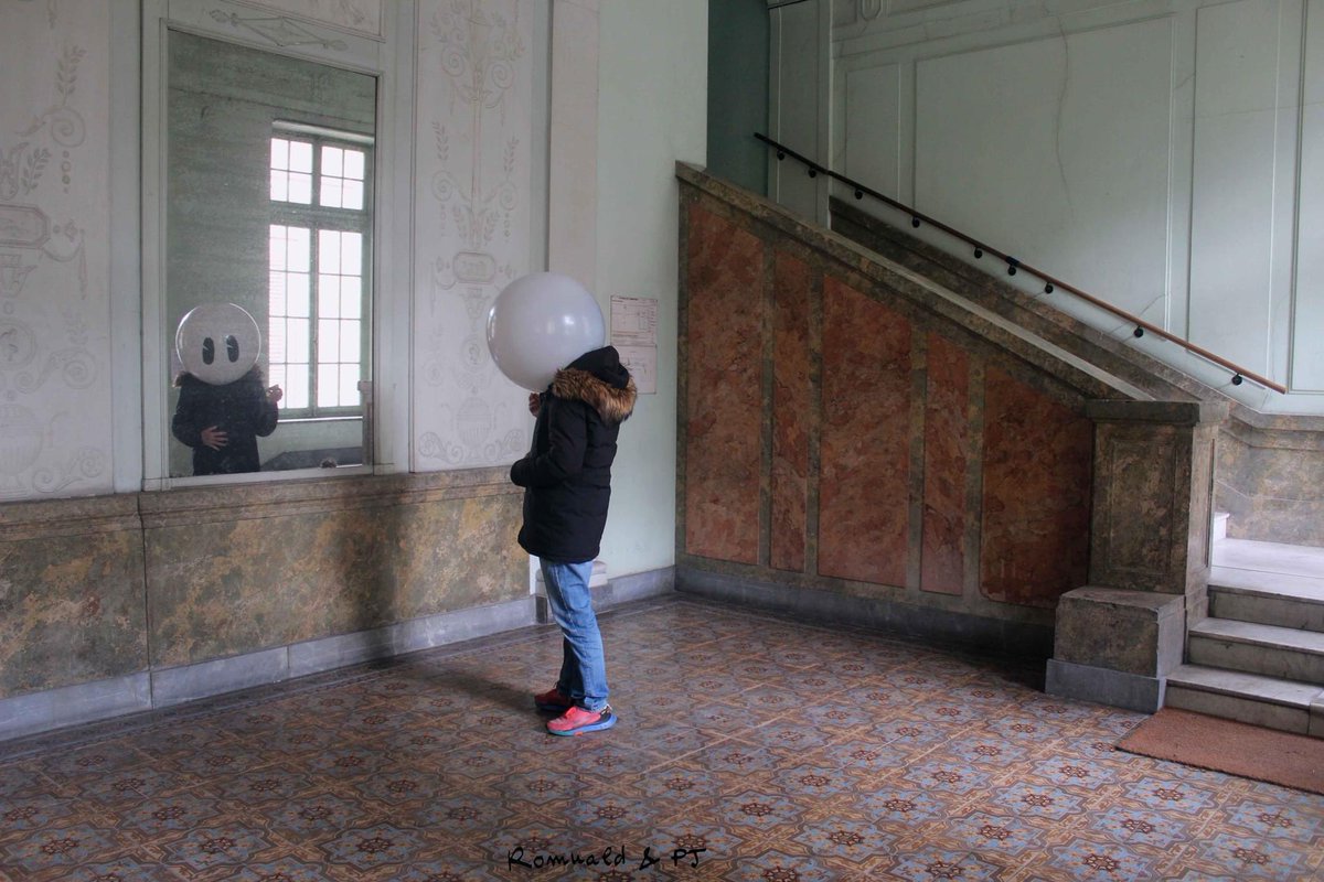 Le marbre c'est classe.
Marble is classy.

#Performance « la vie de Monsieur Bidule ».
#aixlesbains
©️@pjblanchon adherents de @Adagp_ 

#art #artperformance #aixlesbains #savoie  #streetartist  #StreetArt #thermalisme #Lacdubourget #Lamartine