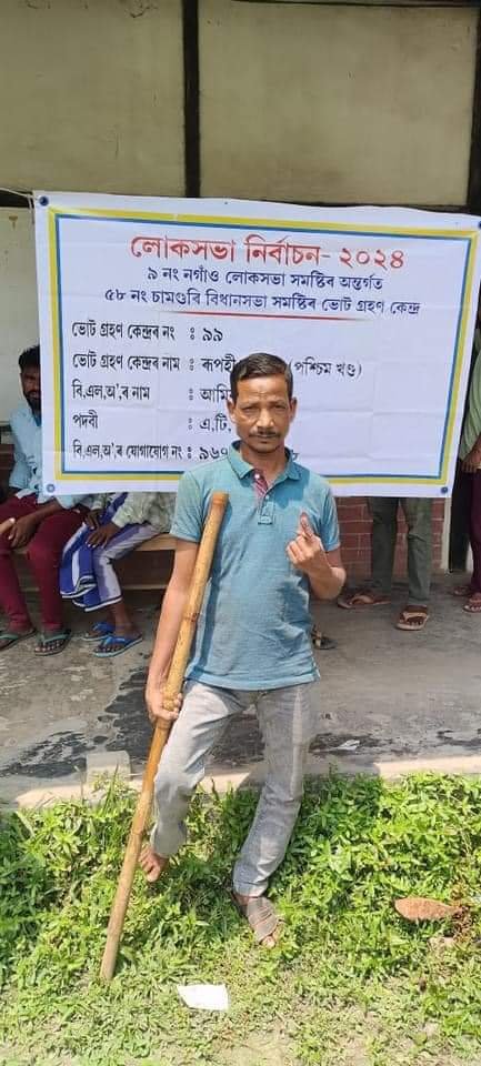 #Assam: Elderly persons and PwD voters cast their votes during the second phase of voting for the Lok Sabha elections 2024. #PollsWithAkashvani । #Elections2024 । #GeneralElections2024 Report: Manas Patim