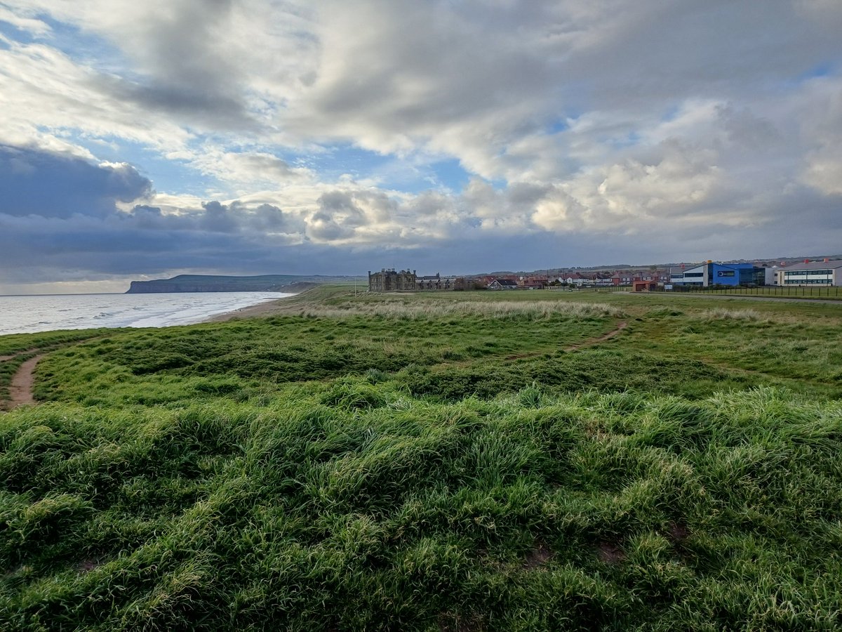 @teesbirds1 @teeswildlife @nybirdnews @Natures_Voice A brighter,clearer, start to the day on the Cleveland Coast, cold with choppy seas, quiet.