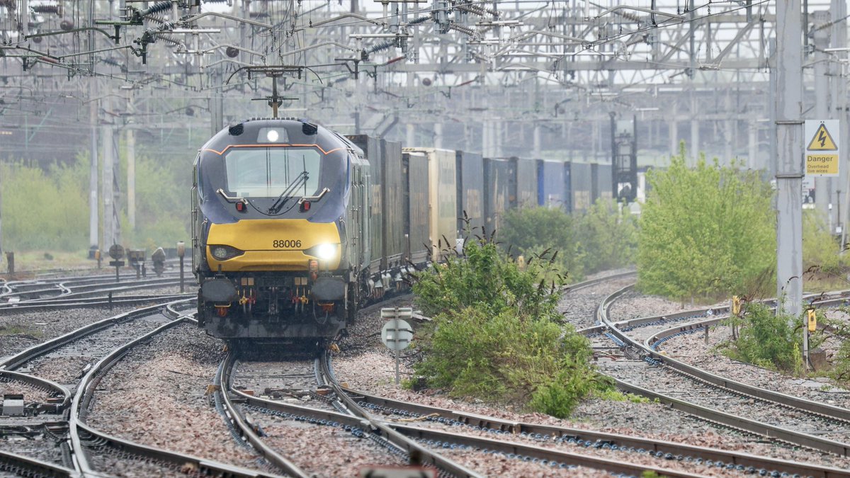 DRS pair 88006 ‘Juno’ and 68003 ‘Astute’ haul 4S44 DIRFT - Coatbridge  boxes towards a soggy Stafford. 22 April 2024.