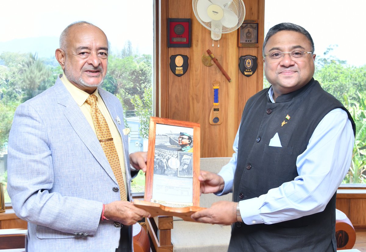 #Gateway2IndoPacific
#IndoPacific

Ambassador @AmbSibiGeorge @IndianEmbTokyo on visit to #NewAndamans called on Hon’ble Lt. Governor @Admiral_DKJoshi today at #RajNiwas.

@rashtrapatibhvn