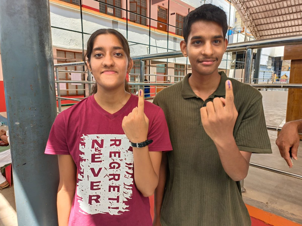 In #Bengaluru, twins Keerthi and Keshav cast their votes in Yelahanka for the first time. The govt should focus on creating more job opportunities, they say. #LokSabhaPolls2024