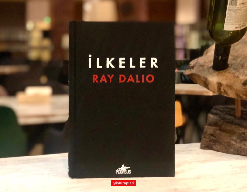 İlkeler: Hayat & İş, @RayDalio Mutlaka Okunması Gereken Kitap @PegasusYayinevi'nden 👏 Dünyanın en başarılı yatırımcılarından ve girişimcilerinden Ray Dalio, kırk yıllık iş ve özel yaşamı boyunca benzersiz sonuçlar almak için geliştirdiği, bir süzgeçten geçirerek kullandığı ve…