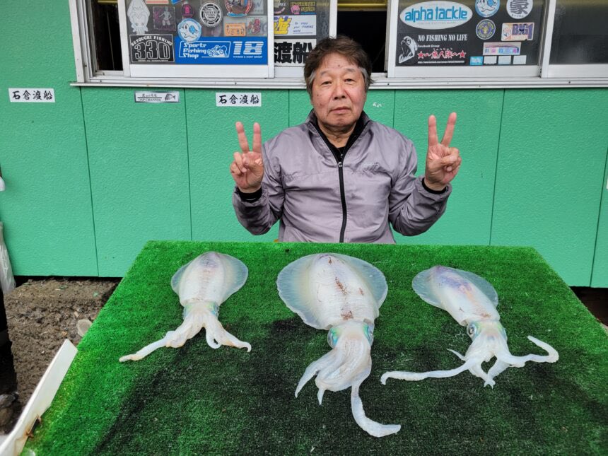 marintosen's tweet photo. 2024年4月26日
#三重県 #紀北町 #紀伊長島 #石倉渡船
#磯釣り #カセ釣り #レンタルボート #名倉湾　
こんにちは〜〜^_^
船外機🚤ボートで
名平さん     アオリイカ  3杯
小川さん     アオリイカ  2杯 https://t.co/ggynZjNfsG