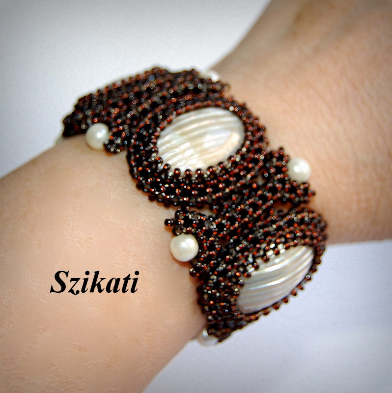 Elegant Dark Brown Metal-free Beadwoven Cuff Bracelet with Pearl
You can purchase it here:
meska.hu/p4540200-barna…