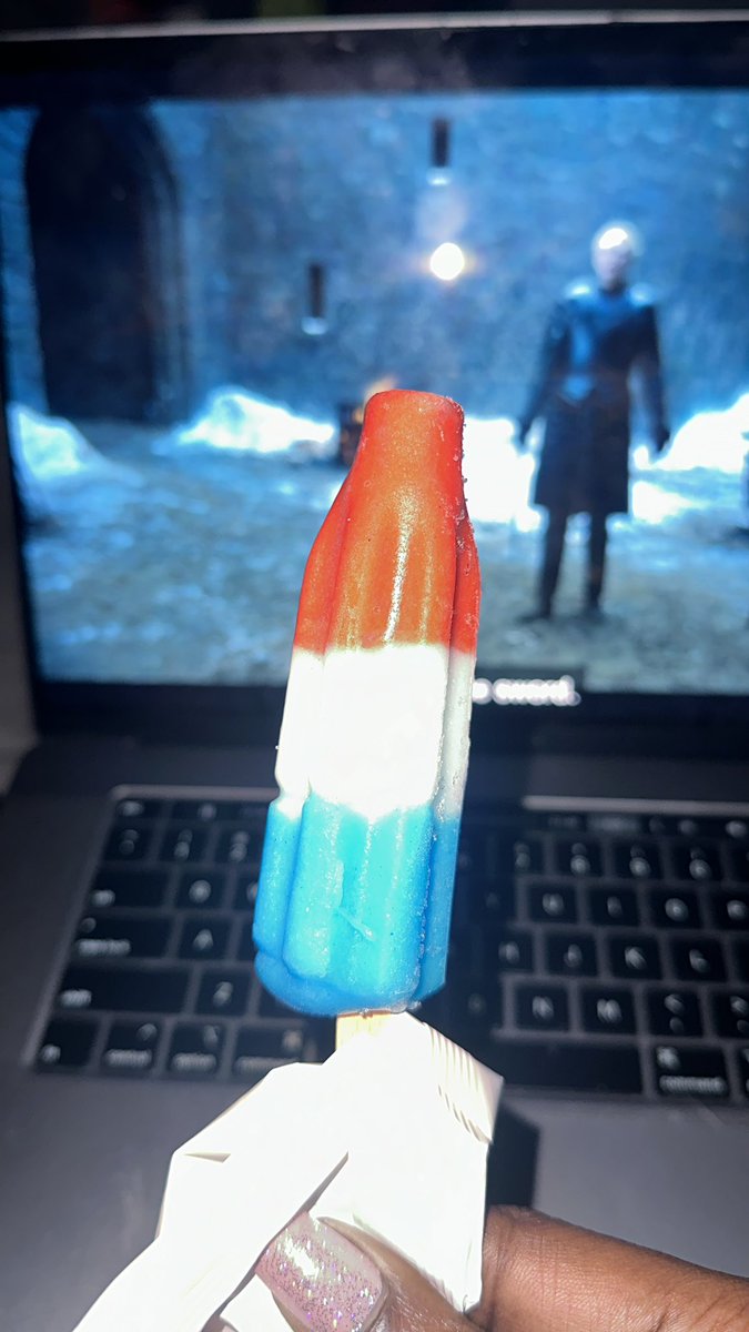 prettyChawq's tweet image. so smol lol #bombpop ☺️😍