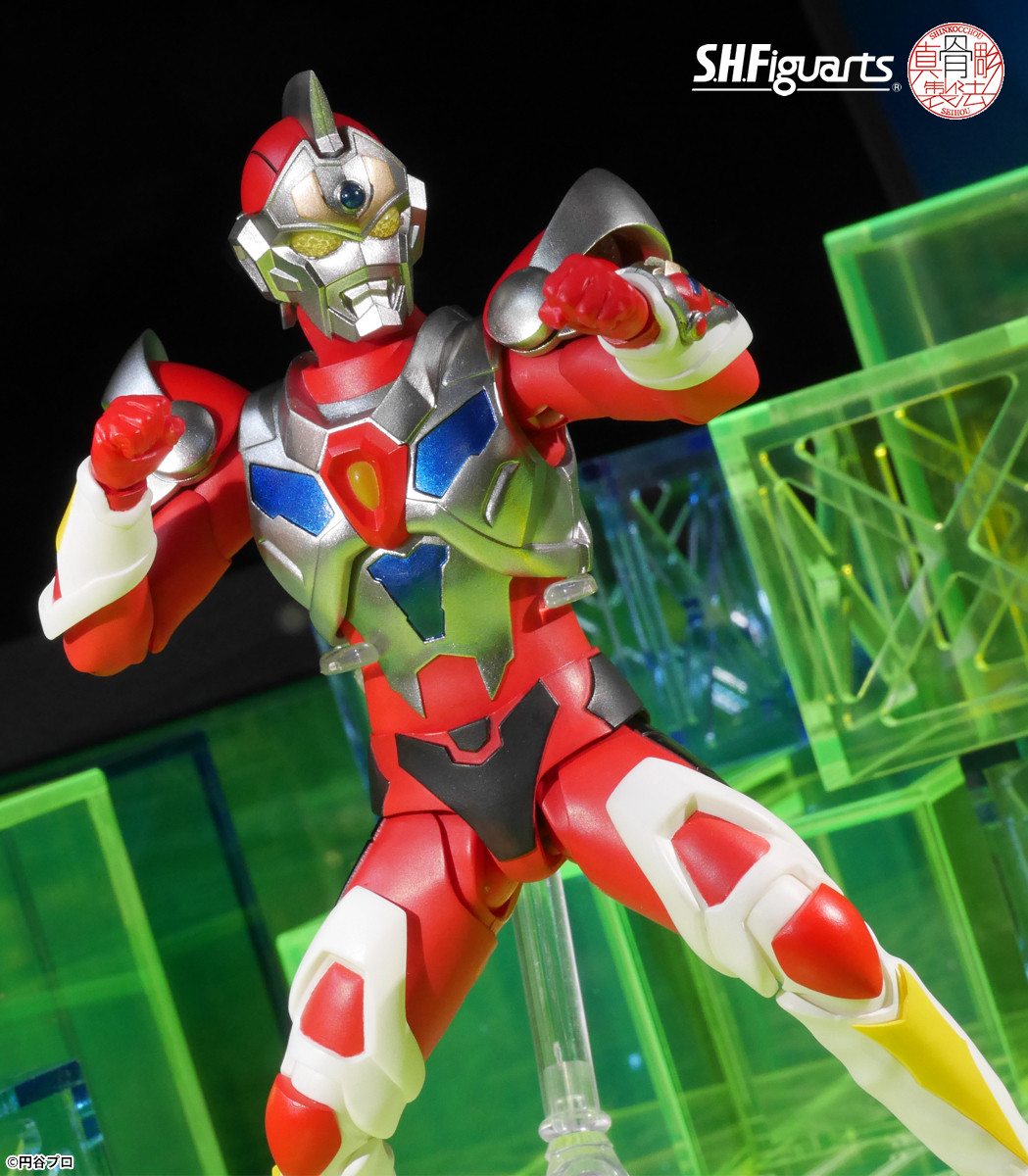 「S.H.Figuarts（真骨彫製法） グリッドマン」 #魂ウェブ商店 にて16時より予約受付開始！ 🛒p-bandai.jp/item/item-1000… 秋葉原の「TAMASHII NATIONS STORE TOKYO」では、早くも本日より試作品をジオラマと共に展示中！ ▽店舗情報 tamashiiweb.com/store/tokyo/ #t_shf #グリッドマン #魂ストア