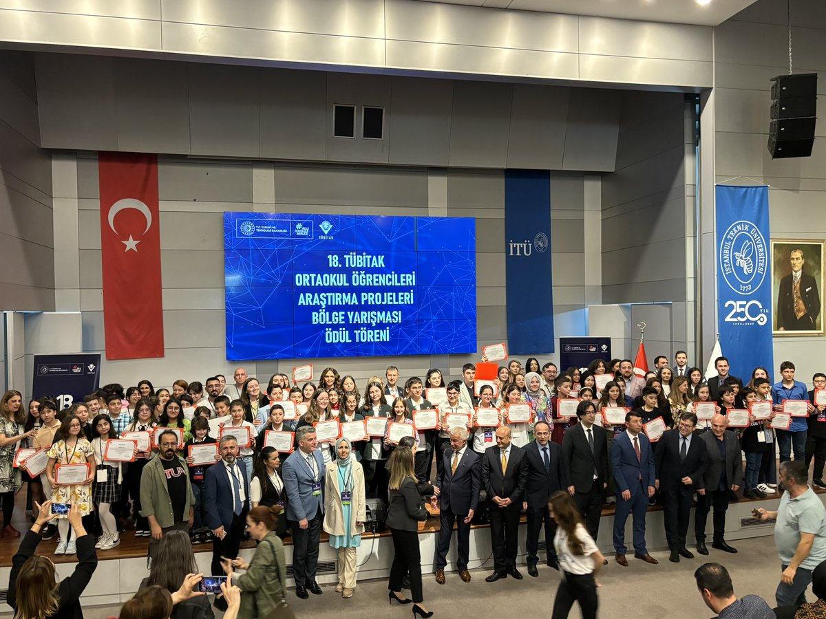 🥇Öğrencimiz Su Naz Açıkgöz  Tübitak 2204-B Ortaokul Öğrencileri Araştırma Projeleri Yarışması’nda  İstanbul-Avrupa Bölge birincisi olarak Türkiye finallerine gitmeye hak kazanmıştır.
Öğrencimizi  Cumhur Özkan öğretmenimizi tebrik ederiz. <a href="/CorluMem/">Çorlu Milli Eğitim Müdürlüğü</a> <a href="/tekirdagmem/">Tekirdağ İl Millî Eğitim Müdürlüğü</a> <a href="/ersanulusan/">Ersan Ulusan</a>