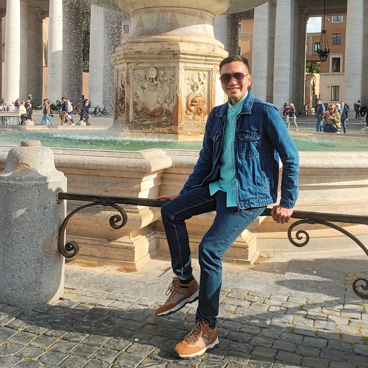 A brief respite in The Vatican 🇻🇦grants a sojourner the time to reflect on the ancient doctrine that traces the knowledge that all roads lead to Rome 🇮🇹. 

#VaticanCity #TheVatican #Rome #Italy #Italia 
#NewProfilePic