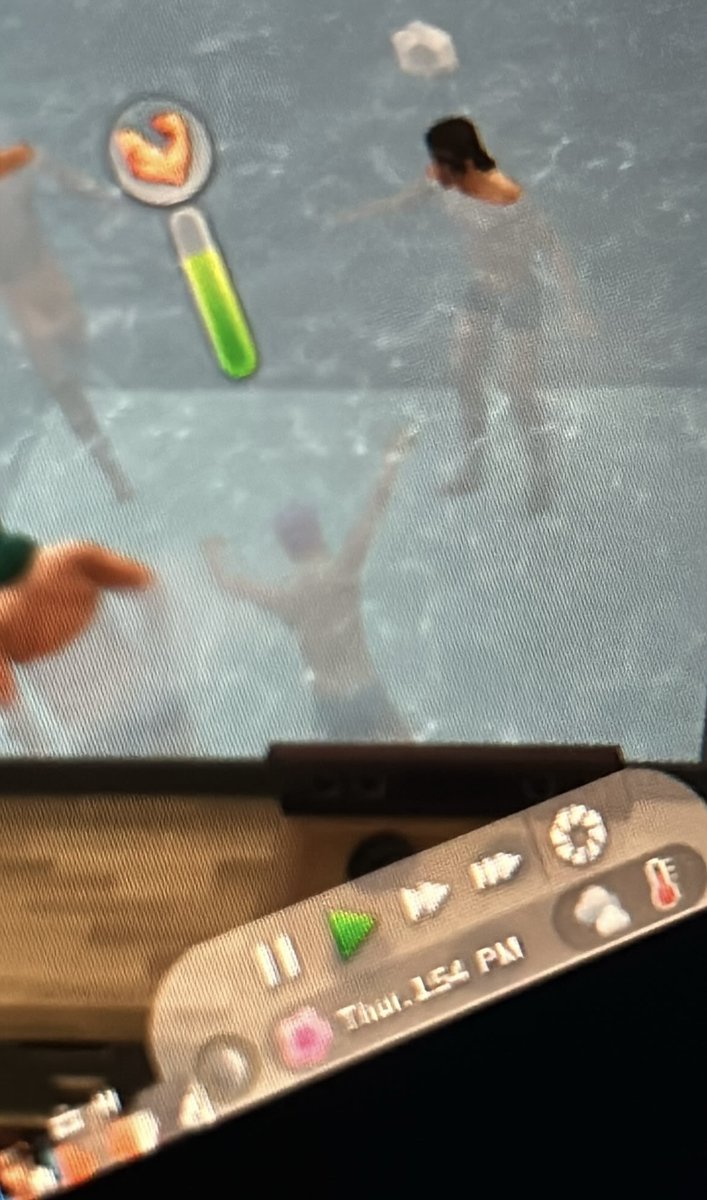 So, on @hunterfcker Sims game, Echo drowned and then not 2 minutes later, Crosshair drowns too