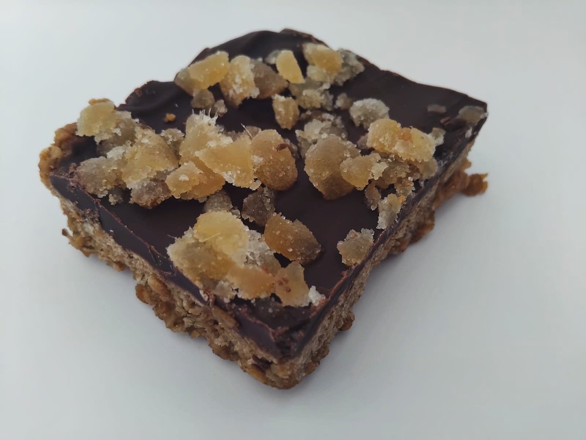 70% organic raw chocolate with crystallised ginger pieces

All of our products are #vegan #handmade and packed in 100% #biodegradable – kraft boxes. 

Shop this and other special delights

#purecacao #purecacaouk #shoplocaluk #handcraftedintheuk  #chocolatetreat