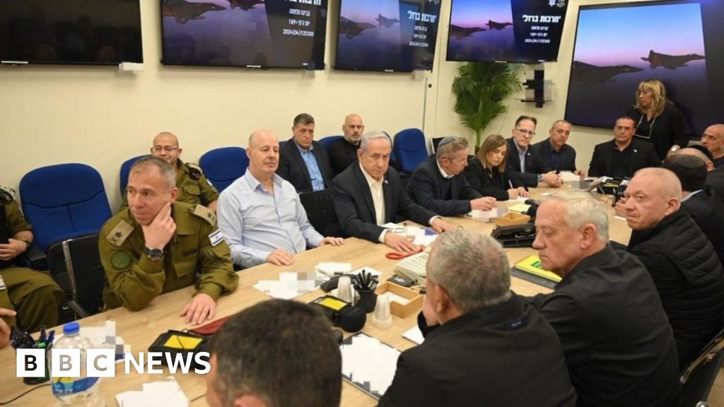 🚨 Israel's war cabinet met to strategize after Iran's shocking drone and missile strike. Allies call for restraint as tensions soar. Military Chief Lt Gen Herzi Halevi vows a response but keeps details under wraps. 🛑 Former CIA head David Petraeus warns against actions harming