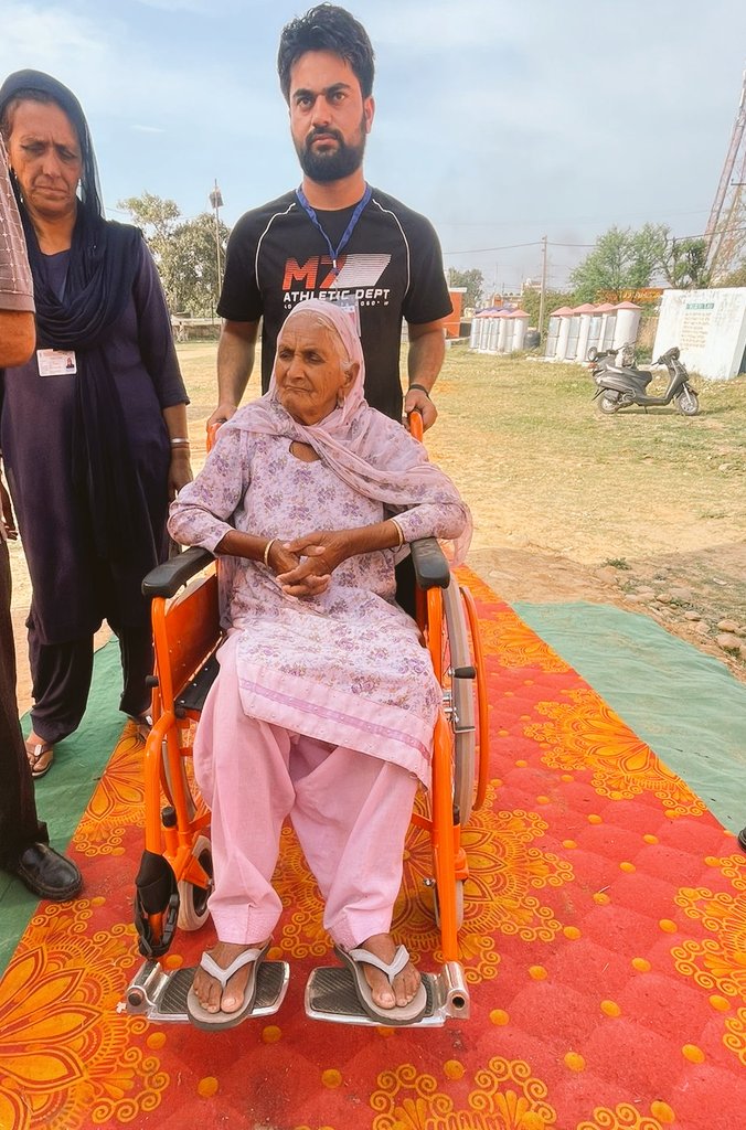 dcsambaoffice's tweet photo. #Sambapollday
PwD voters from District #Samba exercised their #RightToVote & urges everyone to do the same & fortify our Democracy.
#LokSabhaElections2024
#SambaRuns4Vote
#SambaVoting
#ChunavKaPrav #DeshKaGarv
@ceo_UTJK
@ECISVEEP
@diprjk
@Abhi1shrma https://t.co/t7Q2gv7YkF
