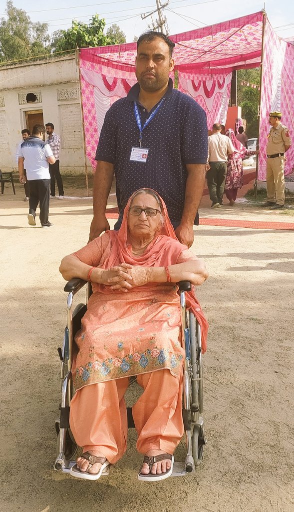 dcsambaoffice's tweet photo. #Sambapollday
PwD voters from District #Samba exercised their #RightToVote & urges everyone to do the same & fortify our Democracy.
#LokSabhaElections2024
#SambaRuns4Vote
#SambaVoting
#ChunavKaPrav #DeshKaGarv
@ceo_UTJK
@ECISVEEP
@diprjk
@Abhi1shrma https://t.co/t7Q2gv7YkF