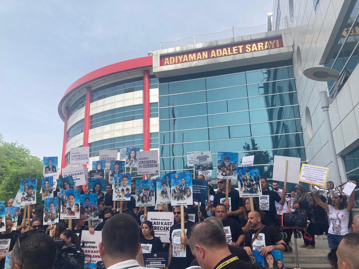 6 Şubat depreminde yıkılan İsias Oteli davasının ikinci duruşmasını Parti Meclisi üyemiz Av. Özgür Urfa ile Adıyaman İl Örgütümüz takip ediyor. Yaşamını yitiren tur rehberleri ve Kıbrıslı sporcular için adalet talebiyle davanın takipçisi olacağız. #İsiasOrtakDavamız