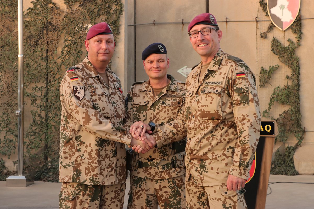 Gestern übergab Oberst Klimpel das Kommando über das Einsatzkontingent der #BundeswehrimEinsatz bei #CapacityBuildingIraq von Oberst Hamp an Oberst Persikowski. Zu Gast waren der deutsche Generalkonsul Erbils sowie Teile der Coalition Forces und Peshmerga.