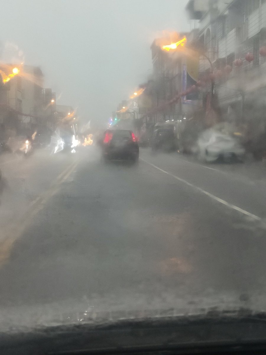 感覺好像颱風...😱