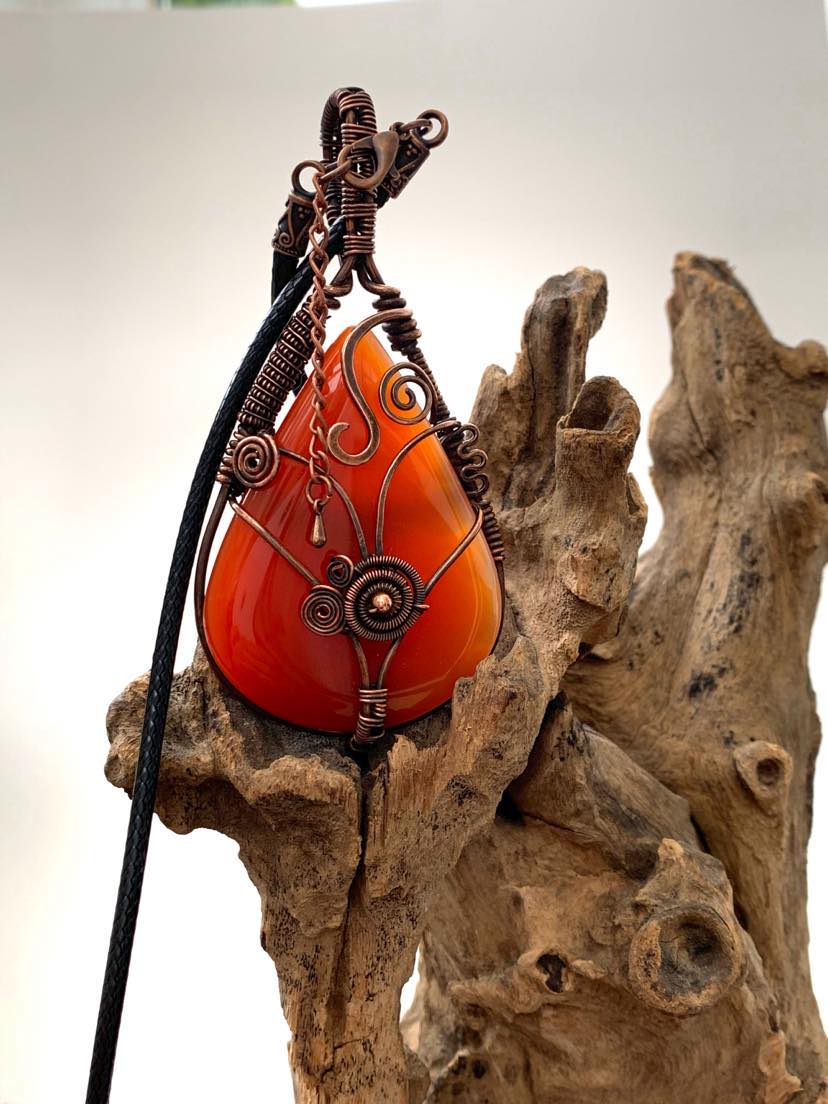 This extra large wire wrapped red agate pendant is handmade in copper. The copper has been 'antiqued' and wax polished, but could be polished to a brighter finish. 

Purchase via Etsy: etsy.com/uk/listing/168…

#handcraftedpendant #uniquejewellery #copper #redagate #pendant