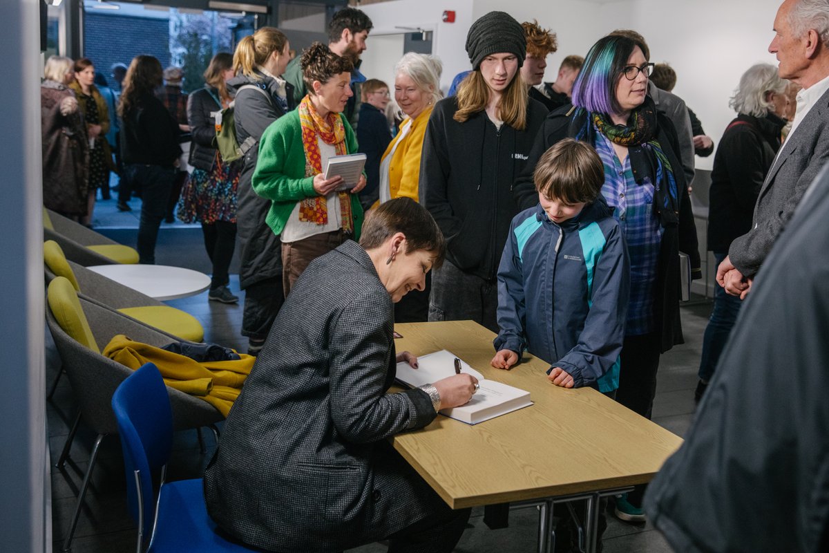 @CarolineLucas in conversation with Edward Simpson (Dean of @LancasterFASS) and signing copies of her inspiring new book Another England (Cornerstone @PenguinUKBooks) for an enthusiastic audience of all ages. (All photos: Ginny Koppenhol Photography)