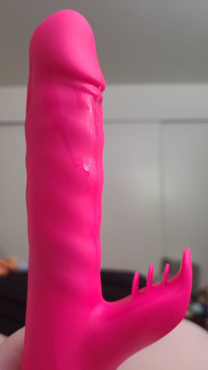 A little quick solo play for this amazing Thursday. This lil toy definitely got the job done. Was honestly pretty thick for not having done any penetration play in a long while. The thrust mechanism with me ramming it was so fast. I feel my heart beat on my button.