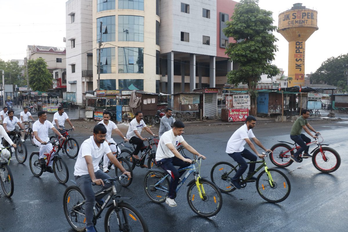 આજ રોજ લોકસભા સામાન્ય ચૂંટણી- ૨૦૨૪ અંતર્ગત મતદાન જાગૃતિ માટે સાયકલ રેલીનું આયોજન કરવામાં આવ્યું.<a href="/ECISVEEP/">Election Commission of India</a> <a href="/CEOGujarat/">Chief Electoral Officer, Gujarat</a>
