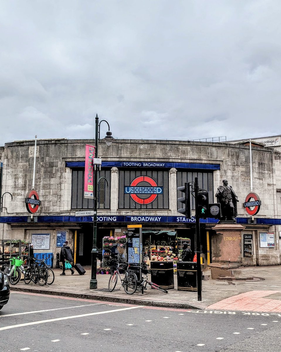 Tube stations likely to ‘close at the last minute’ today, Friday 26 April, as London Underground customer service managers stage fresh strike in a dispute over terms & conditions, reports @EveningStandard: standard.co.uk/news/london/tu… Travel updates via @TfL: tfl.gov.uk