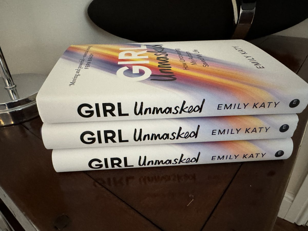 Such a privilege to meet @ItsEmilyKaty @WaterstoneStAlb My daughter & I enjoyed listening to @ItsEmilyKaty & @SarahMarieOB Signed copies of #GirlUnmasked being gifted today as a thank you to some of the school staff who supported my daughter during her journey #autism #AuDHD