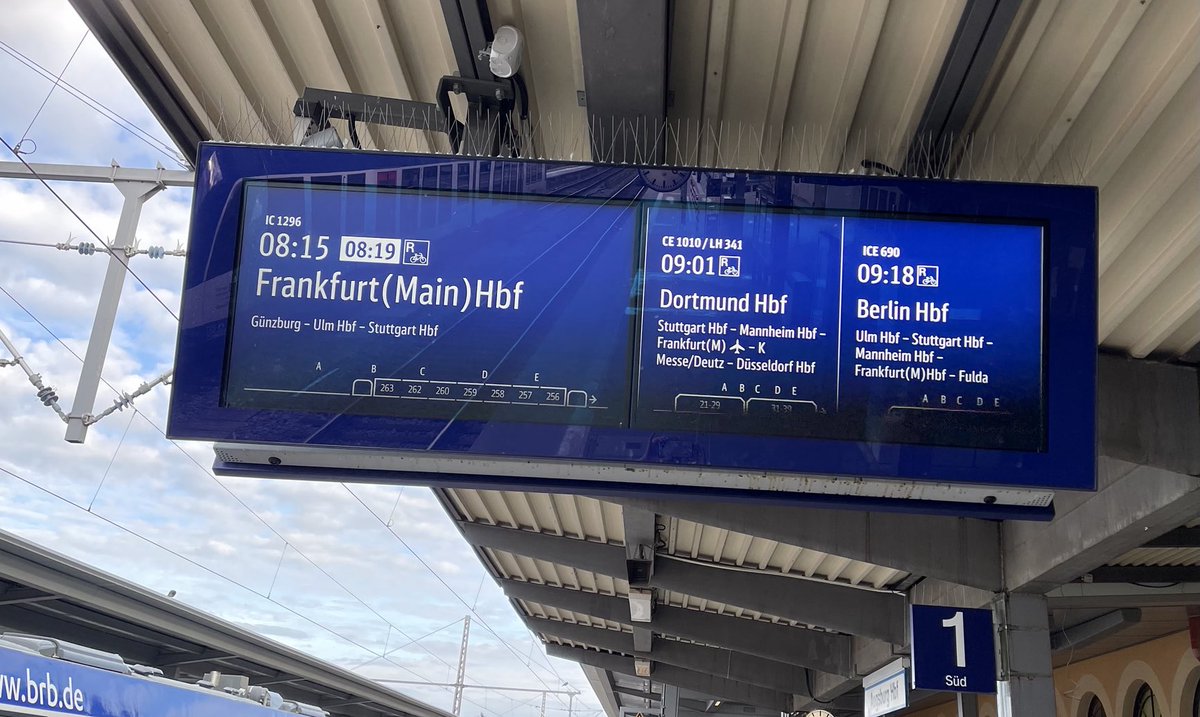 Leute, Leute, bin auf dem Weg nach Stuttgart zur #INVEST2024 . Na, das geht ja schon wieder einmal gut los. Verspätung bei der #DB . Warum wundert das @stockmum nicht im Geringsten. ???? 🤣🤣🌺🌸