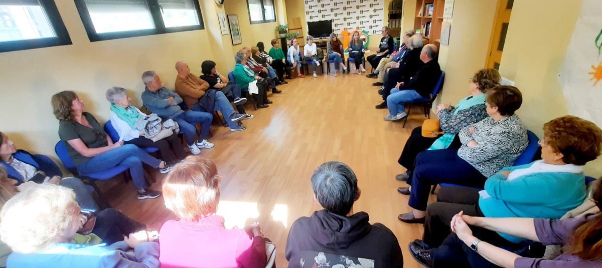 NefrologiaSa's tweet photo. Trabajando para mejorar el Servicio de Nefrologia de Salamanca. Reunión con nuestra asociación @alcersalamanca. Un encuentro entrañable con “nuestros pacientes”, objetivo principal de nuestra asistencia. Gracias por todo!!!!! https://t.co/V9QWKjsbZj
