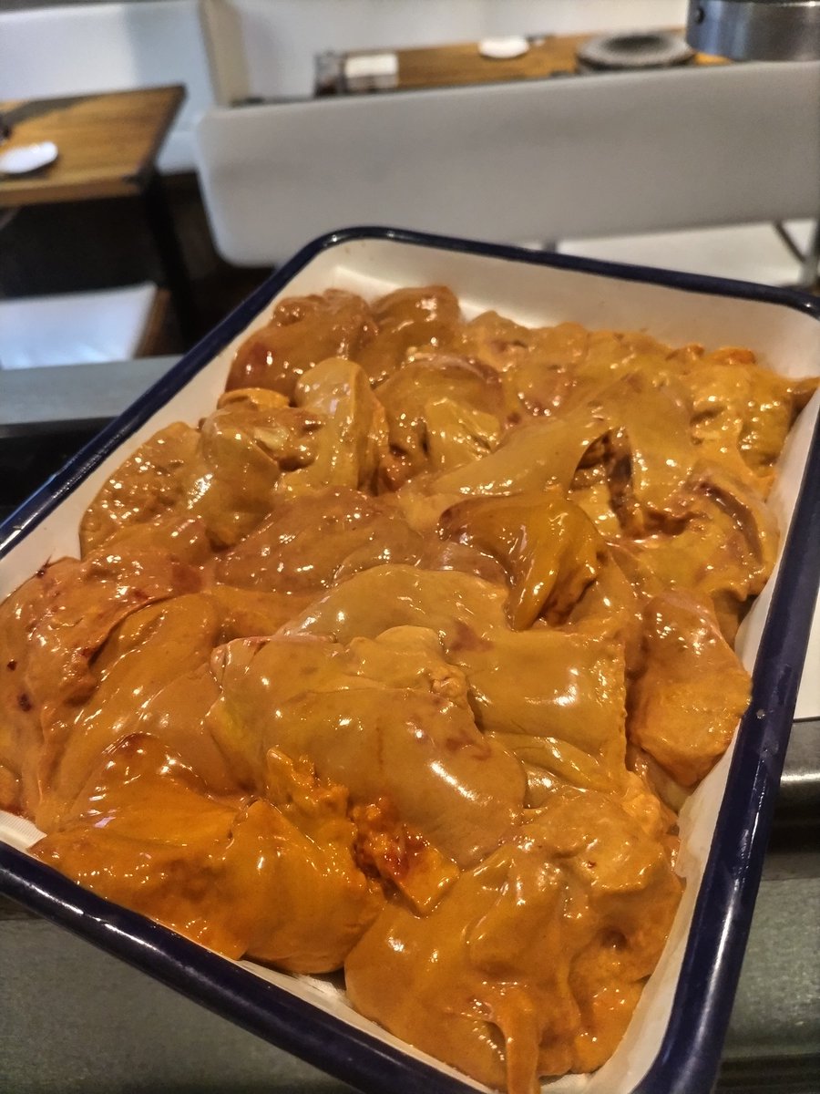 宮崎県産
親鳥の特選白レバーです
めちゃくちゃ柔らかくて
焼いた食感がまるでフォアグラのようです
是非召し上がっていただきたいです✨

#新橋
 #焼肉鳥