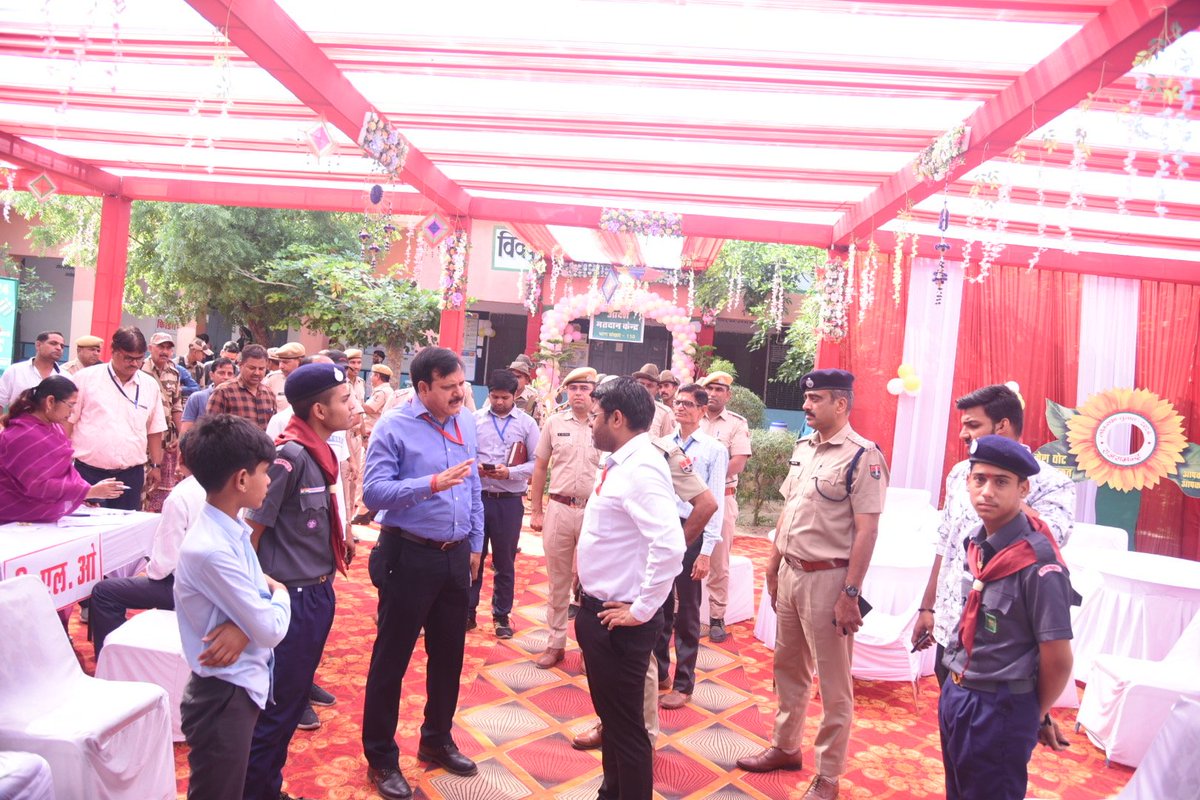 Rajsamand_Distt's tweet image. जिला कलक्टर डॉ भंवर लाल भी हैं फील्ड विजिट पर, कर रहे हर गतिविधि को मॉनिटर
#DeshKaGarv #ChunavKaParv #Elections2024 #ECISVEEP #ECI #LokSabhaElections2024 #IVote4Sure @CeoRajasthan
@DIPRRajasthan