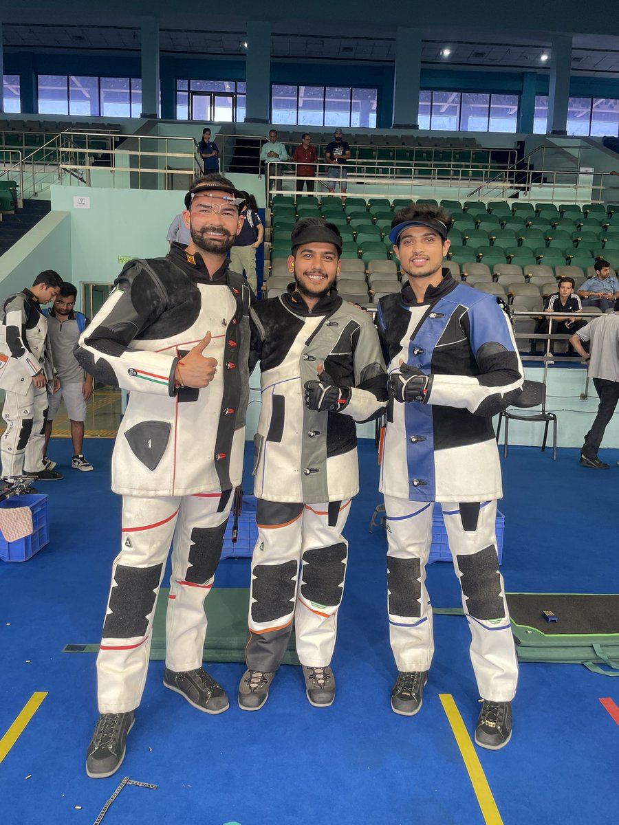 OST T2 update:

The indomitable Aishwary Tomar (centre) wins the second men’s 3P Olympic Selection Trial with a score of 463.6 in the final. Akhil Sheoran (left) is 2nd & Swapnil Kusale (right) is 3rd. 

#OlympicSelectionTrials #Road2Paris #IndianShooting