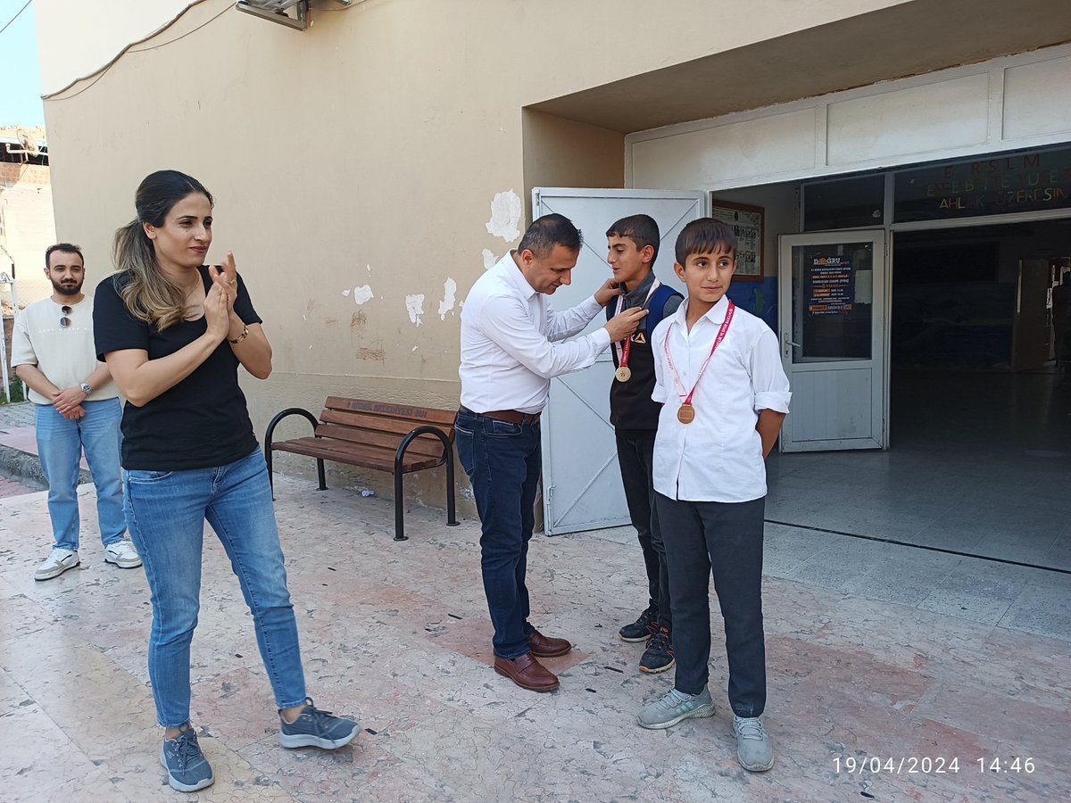 Diyarbakır İl Geneli Yıldızlar Erkek Boks Şampiyonasında okulumuz öğrencilerinden Ramazan KESKİN İl Birincisi Yasin KESKİN ise İl İkincisi olmuştur. Öğrencilerimizi tebrik eder başarılarının devamını dileriz. <a href="/Diyarbakirmem/">Diyarbakır İl Millî Eğitim Müdürlüğü</a> <a href="/Murat4Kucukali/">Murat Küçükali</a> <a href="/bismilmem/">Bismil İlçe Milli Eğitim Müdürlüğü</a>  <a href="/dogan_azz/">Abdulaziz Doğan</a>