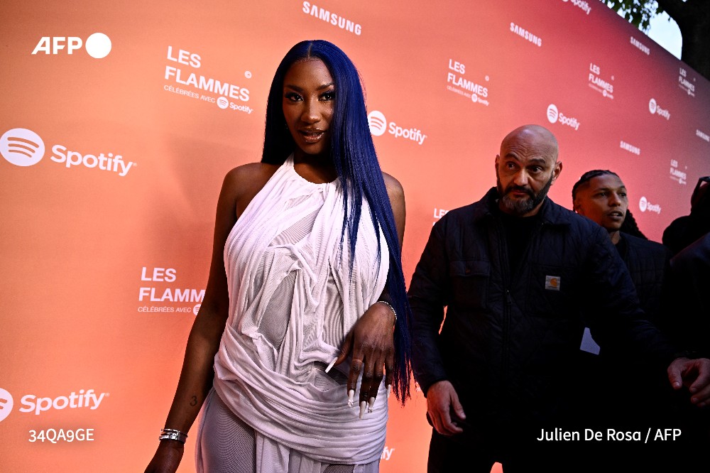 🔥 Aya Nakamura a remporté trois prix aux Flammes, trophées du rap et ses courants. A 28 ans, la chanteuse francophone la plus écoutée dans le monde a écrasé la compétition avec les récompenses d'artiste féminine de l'année, album nouvelle pop et rayonnement international #AFP