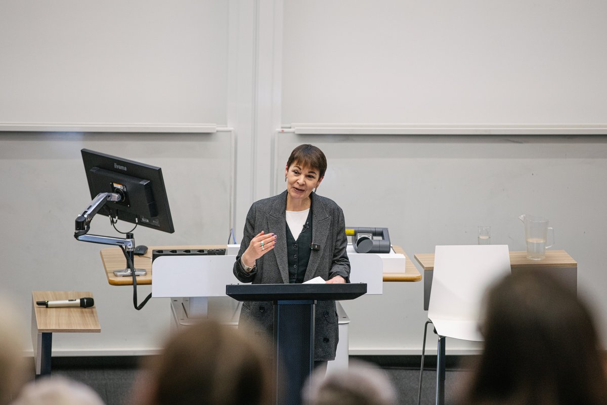 @CarolineLucas gives the 3rd Lancaster Environment Lecture (a collaboration between @Litfest & @LancasterUni), asking the key question: 'As a nation that prides itself on its love of nature, why is it that we have become one of the most nature-depleted countries in the world?'