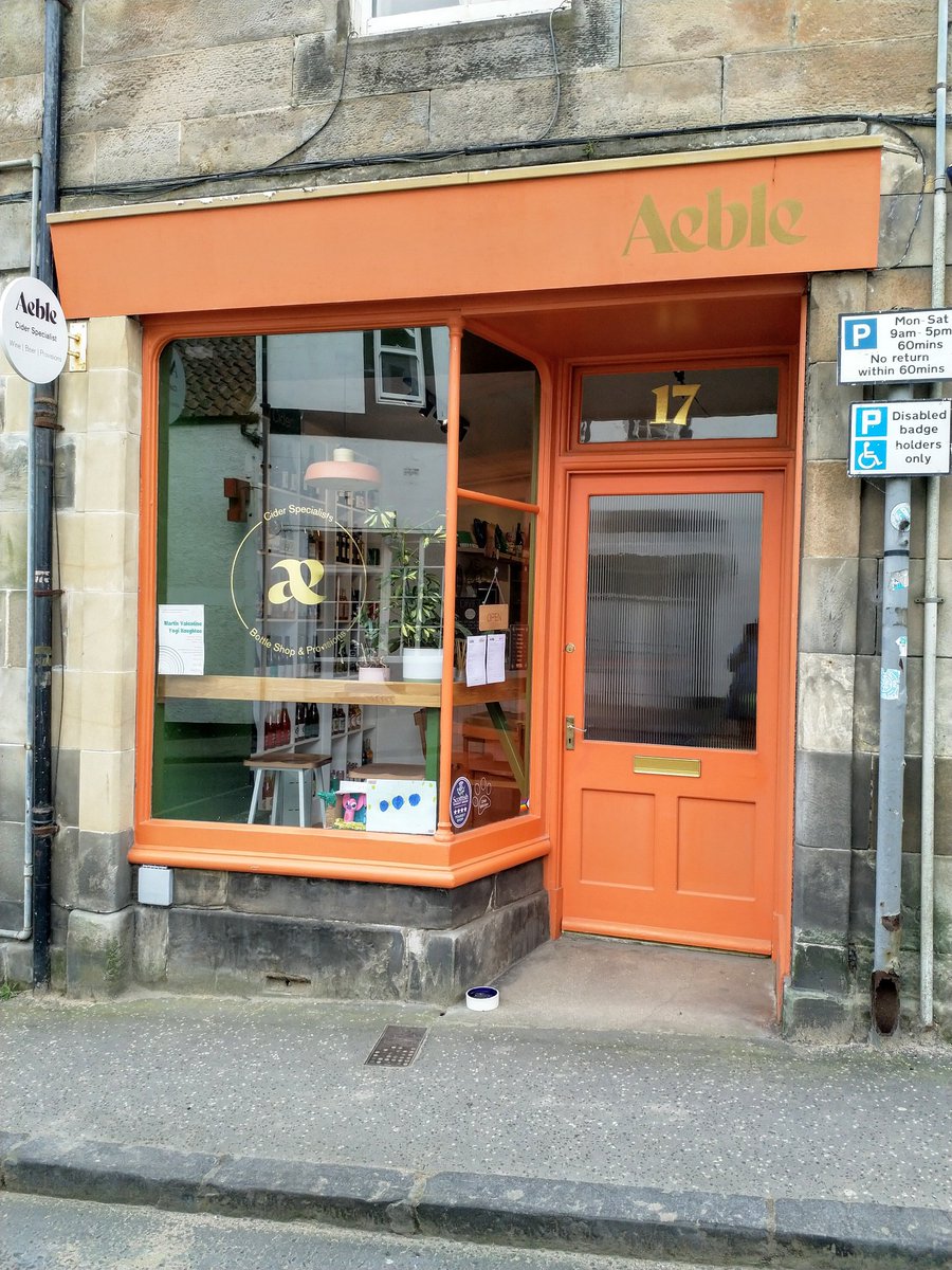 gillyinthepub's tweet photo. Yesterday I had the delight of visiting @aeblecidershop in Anstruther. Great afternoon, sitting sipping draught @oliverscider chatting with Grant &amp; listening to the best tunes 🥂 I may have bought some cans &amp; bottles too. 
What a place! 💖🍏🍐🍎💖
#realcider #notfromconcentrate https://t.co/lzWdKvaLba