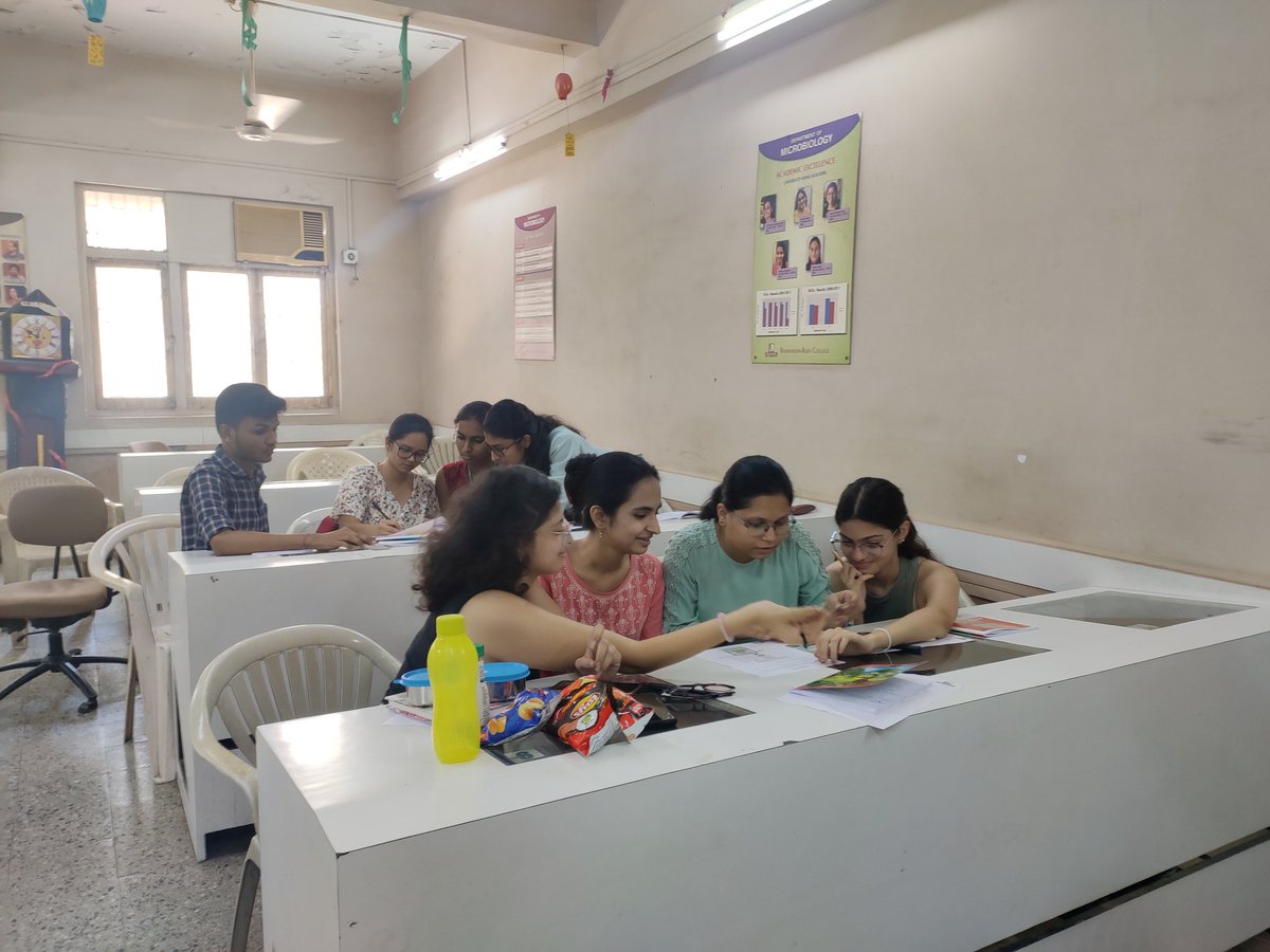 Anuttama_K's tweet photo. After a long time conducted research paper reading workshop  Many thanks to the amazing students of Ruia,  Principal Dr. Lokur Ma'am,  Dr. Shukla Ma'am and @Mugdhabelwalkar - our co-facilitator. https://t.co/XfGTktBqLx