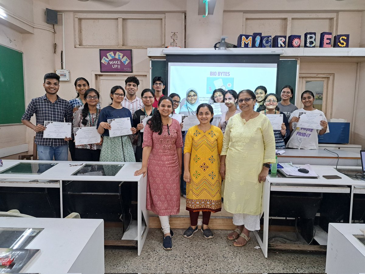 Anuttama_K's tweet photo. Beyond feedbacks and learning outcomes, what really keeps us going is to see the students getting motivated to learn more. 
गोडी लागली मुलांना ! https://t.co/u2HBHmL8Nv