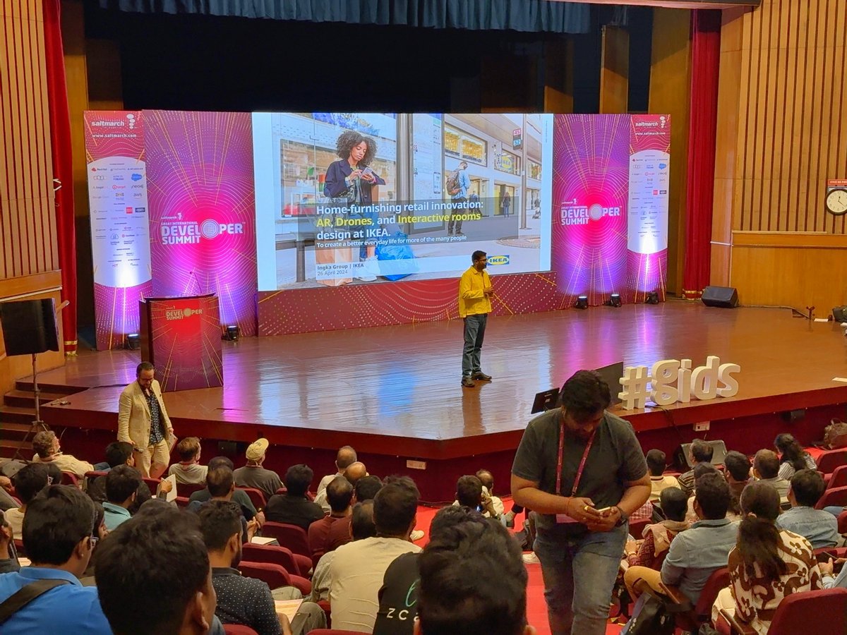 odashoDotCom's tweet image. #IKEA のセッションでは初手で日本では有名な椅子が出てきた(´Д` )ww
#gids