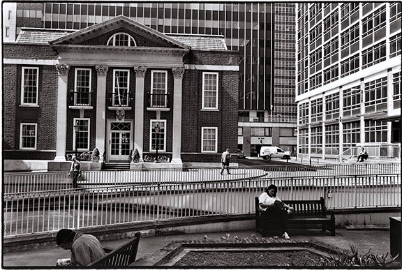 Figures in the city no. 184
Basinghall Avenue, London, 2011
Silver gelatin print
#London #city #streetphotography #figures #men #woman #pedestrians #blackandwhitephotography #monochrome #analogue #film #bnw #urbanlandscape #cityscape #lunchtime #offices #walking #sitting #town