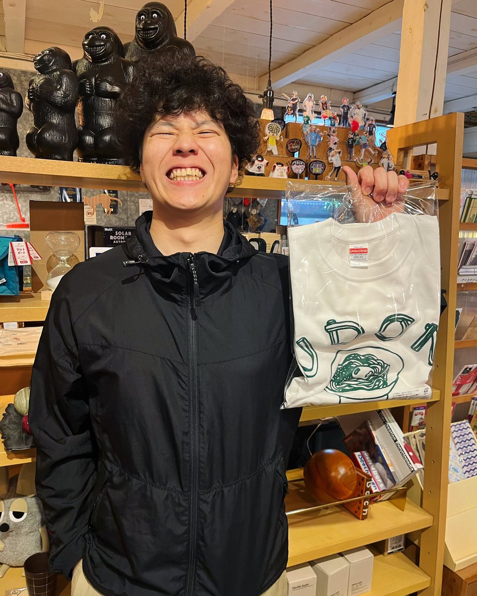 朝日町のうどんそうめんかじかわの大将ご来店🤩
新作うどんTシャツGETありがとうございます🙇‍♂️
<a href="/udonsoomenkjkw/">うどん・そうめん　かじかわ</a> 
#かじかわ
#うどん
#そうめん
#うどんTシャツ
#かせきさいだぁ
#北浜アリー
#雑貨屋